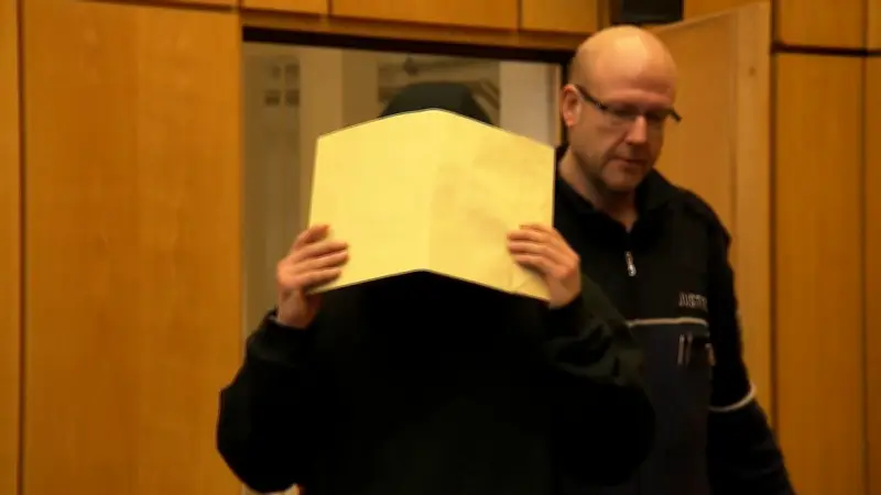 Prozessauftakt in Bonn: Mann soll zwei Frauen mit Machete bedroht und vergewaltigt haben