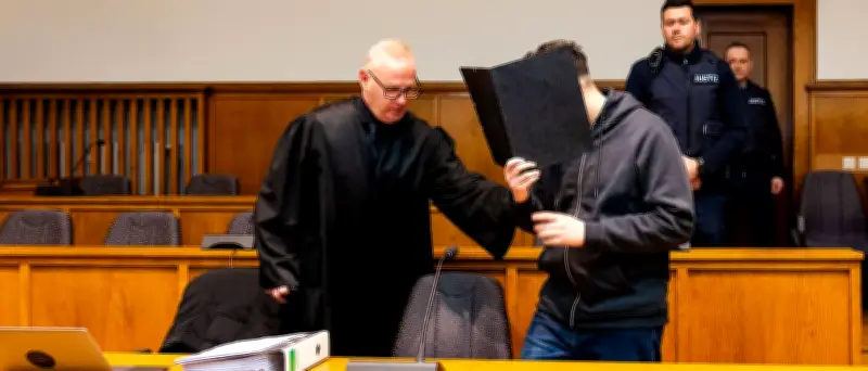 Prozessauftakt mit großem Andrang: Angeklagter gesteht tödliche Schüsse auf Polizisten