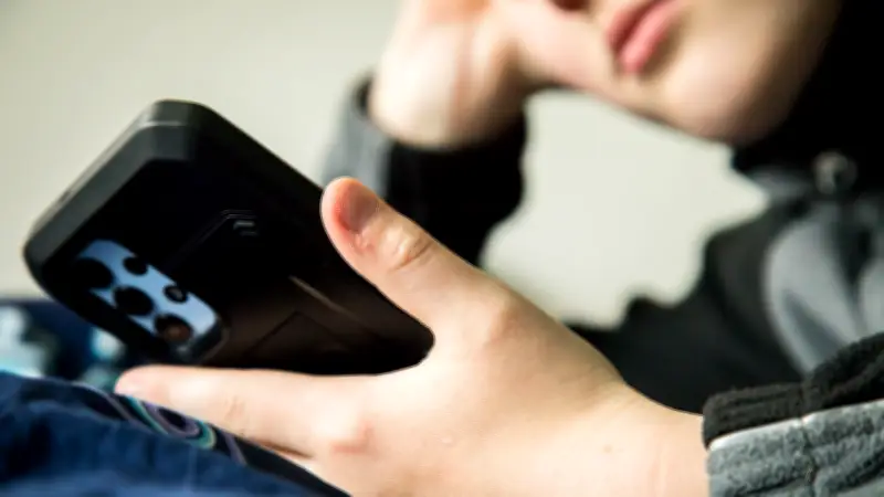 Prozessverzögerung: Mann gab sich als Teenager aus und missbrauchte 13-Jährige