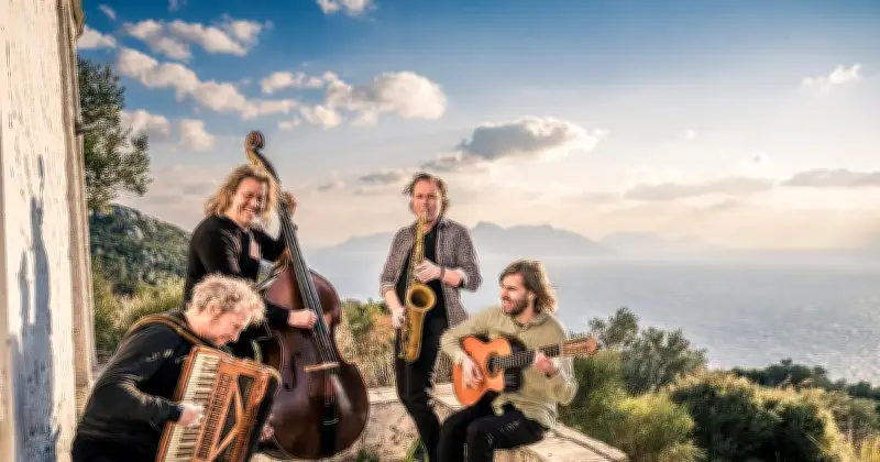 Quadro Nuevo: 30 Jahre Weltmusik und Straßenkonzerte - Ein Interview mit Mulo Francel