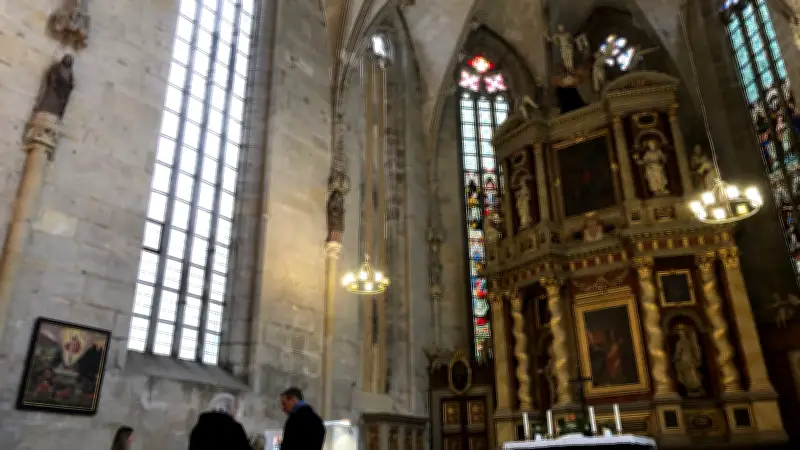 Quedlinburgs Marktkirche: Chorfenster-Restaurierung als zeitgemäße Sanierung