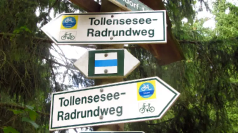 Radweg am Tollensesee: Sanierung im Herbst 2026 geplant - Umleitung über Panzerstraße