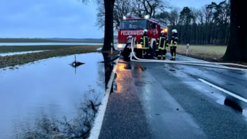 Rasantes Tauwetter in Mecklenburg-Vorpommern: Feuerwehren im Dauereinsatz gegen Überschwemmungen