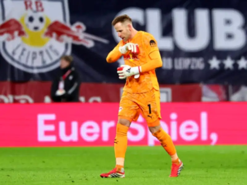 RB Leipzigs Torhüter Peter Gulacsi fällt mit Knieverletzung mehrere Wochen aus