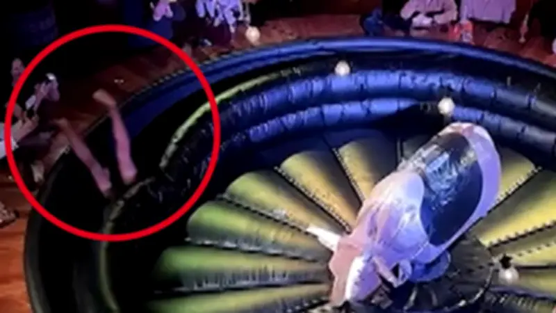 Reality-Star erlebt Rodeo-Panne: Peinlicher Sturz vom aufblasbaren Bullen