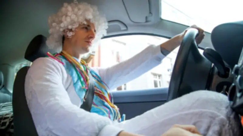 Rechtliche Fallstricke an Karneval: Diese Kostüme können teuer werden