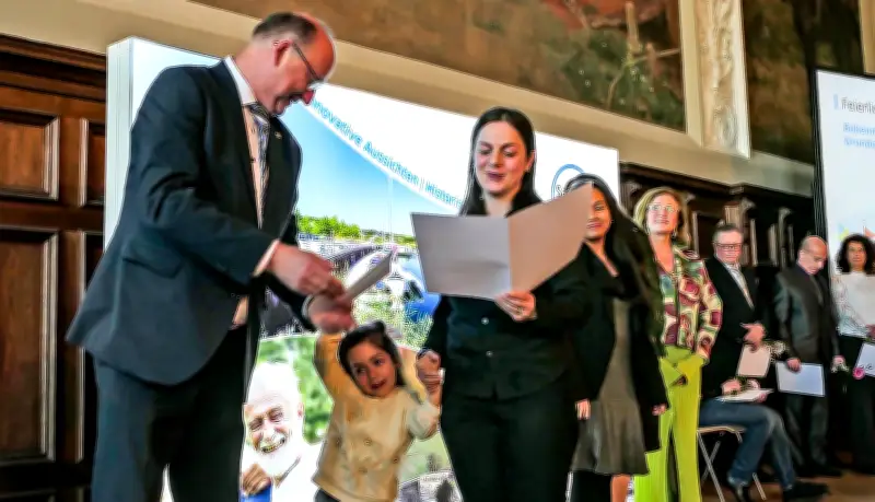 Rekord bei Einbürgerungen im Saalekreis: Bürokratie als Bremse