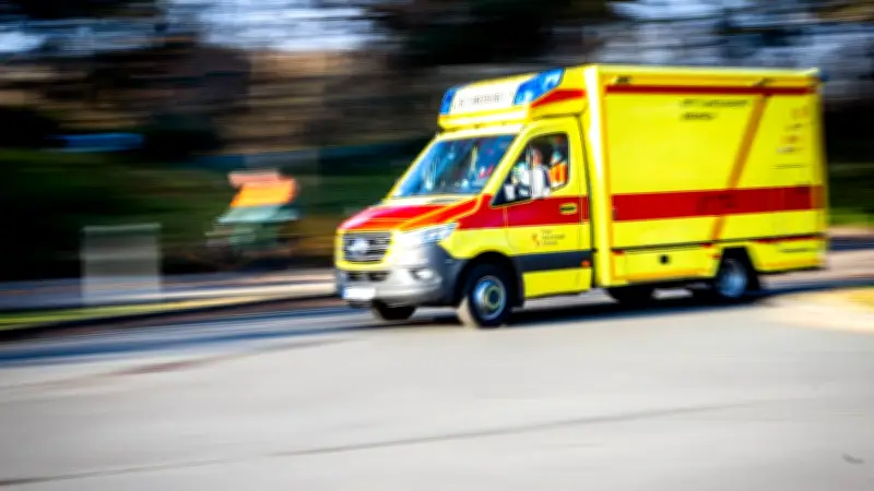 Rettungswagen-Unfall auf B189 bei Meitzendorf: Toyota-Fahrer weicht aus und kollidiert