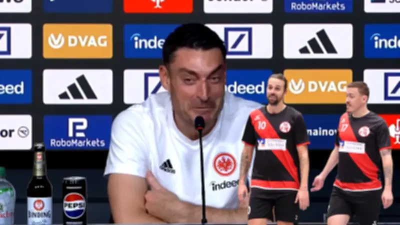 Riera kontert Harnik und Kruse: Eintracht-Trainer reagiert auf Kritik der Ex-Profis