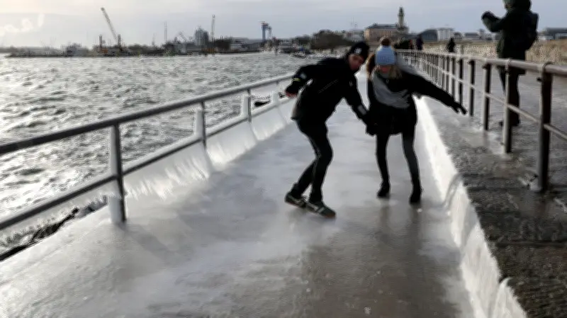 Rostock im Eis-Test: Sind Sie Küstenkind, Winfluencer oder Warmduscher?