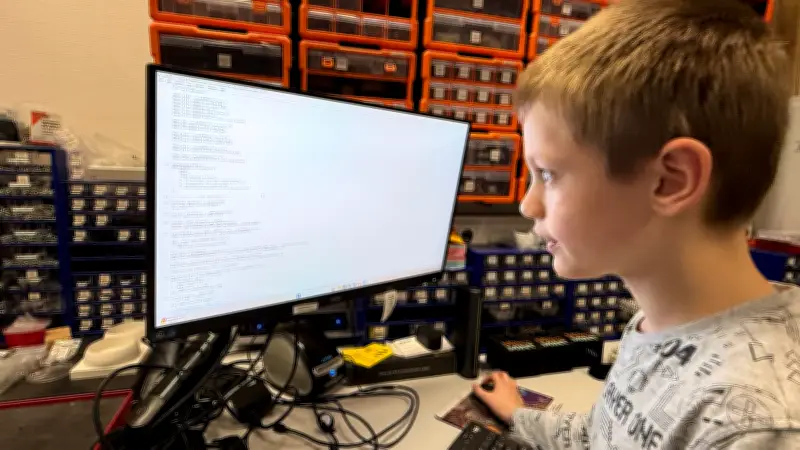 Rostocker Jungtalente: Zehnjährige programmieren Browser und bauen Roboter für Wettbewerbe