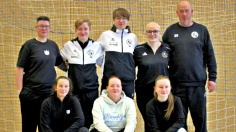 Rotation Aschersleben feiert Hallenkreismeistertitel im Frauenfußball