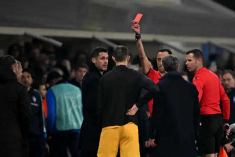 Rätselhafte Rote Karte: Schlotterbeck erhält Platzverweis ohne Erklärung