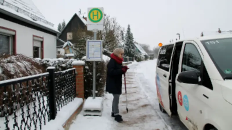 Rufbus in Halle: Anwohnerin erkämpft bessere Nahverkehrsanbindung für Frohe Zukunft