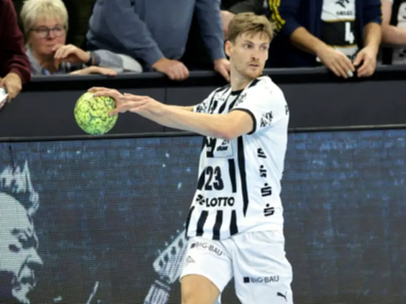 Rune Dahmke verlängert beim THW Kiel bis 2028: Jubel vor Bundesliga-Spiel