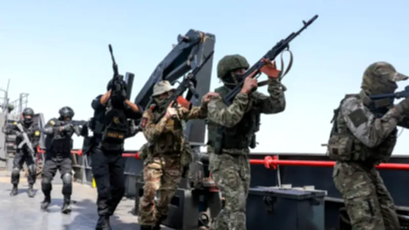 Russland und Iran proben Militärmanöver im Golf von Oman als Signal an USA