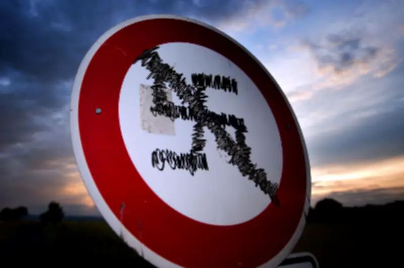 Sachsen: Rekordzahl rechtsextremer Vorfälle an Schulen - Rassismus und Gewalt nehmen zu