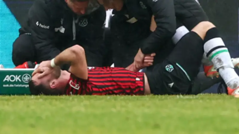 Saison-Aus bei Hannover 96: Trainer Titz spricht über Tomiak-Schock und Team-Zukunft