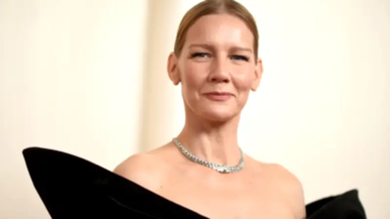 Sandra Hüller: Hose als Schutz und Erkenntnisse über Männerrollen im Film 'Rose'