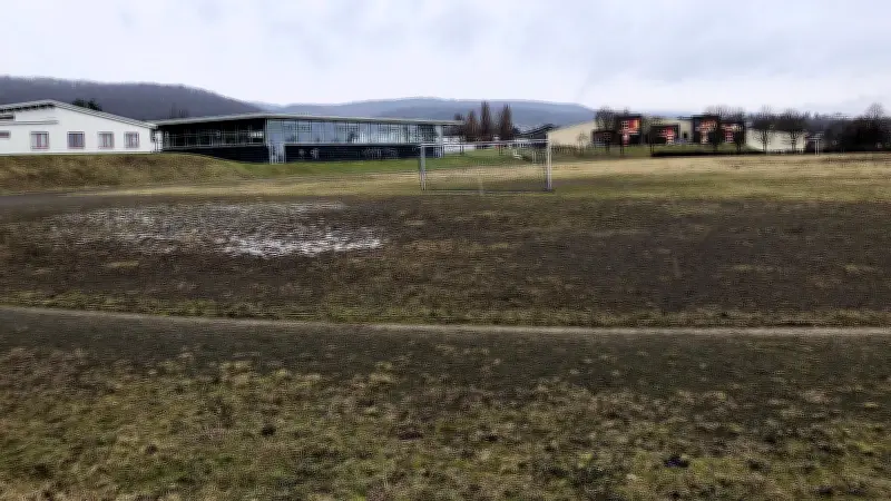 Sanierung des maroden Sportplatzes in Gernrode: Landkreis plant Modernisierung des Schulzentrums Hagenberg