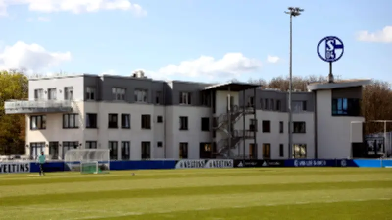 Schalke in Dauerkrise: Kult-Coach platzt der Kragen wegen Spielerabwerbung