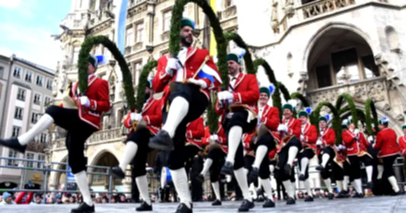 Schäfflertanz und Faschingsumzug: Münchens närrisches Wochenende-Highlight