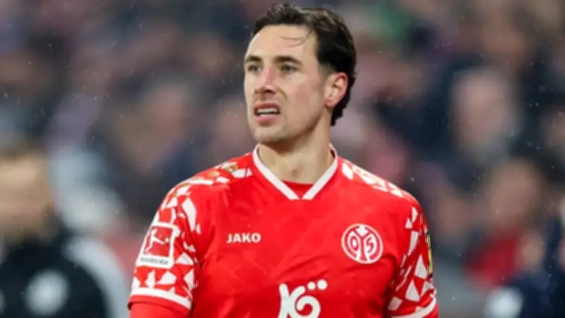 Schiedsrichter-Entscheidungen im Abstiegskampf: Mainz entgeht Platzverweisen gegen HSV