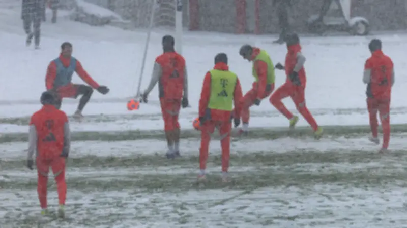 Schneechaos beim FC Bayern: Kompany warnt Stars vor Verletzungsrisiko im Wintertraining