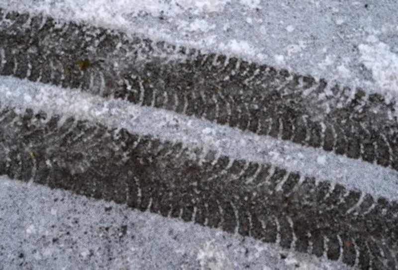 Schneefall und Glätte-Unfälle behindern Berufsverkehr in Sachsen-Anhalt