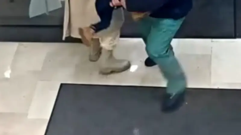 Schock in Bergamo: Mann versucht Kleinkind im Supermarkt zu entführen - Beinbruch bei Mädchen