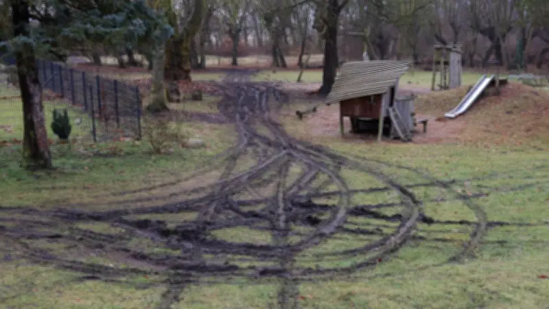 Schock in Daberkow: Unbekannter verwüstet Gutshaus-Park mit Traktor