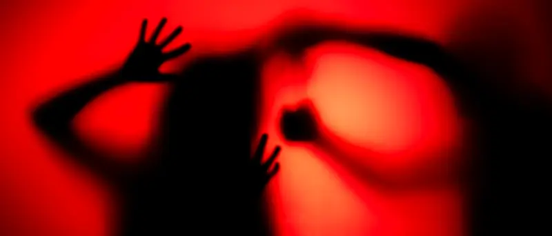 Schockstarre bei Vergewaltigung: Juristisches Dilemma und Überlebensstrategie