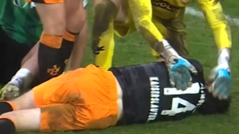 Schreckmoment im Fußball: Spieler verliert bei Spiel in Münster das Bewusstsein