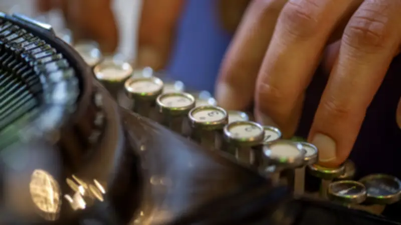 Schreibmaschinenrundlauf in Neustrelitz: Gemeinsames kreatives Schreiben erleben