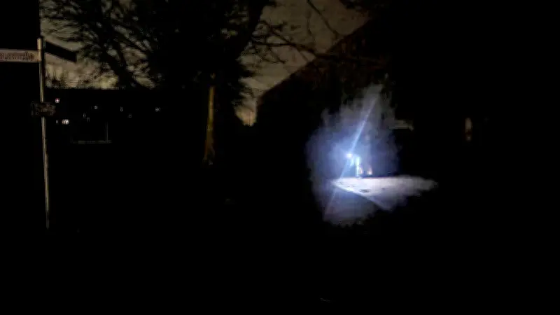 Schwarzes Loch in Wolfen-Nord: Paracelsusstraße versinkt in völliger Finsternis