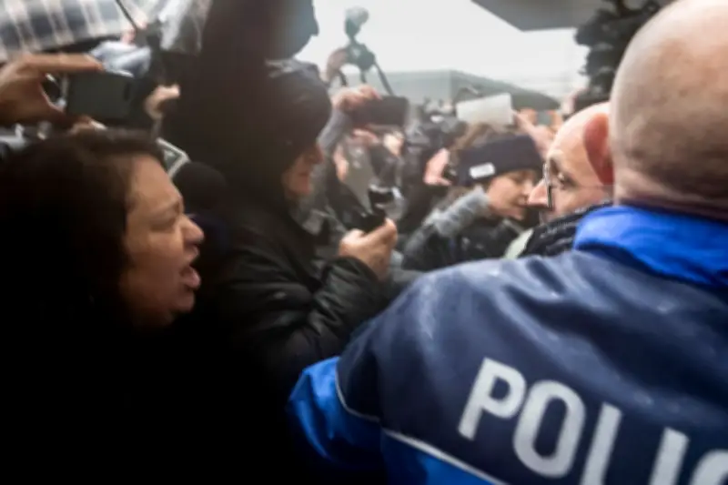 Schweiz: Polizei schützt Barbetreiber vor wütenden Angehörigen der Brandopfer