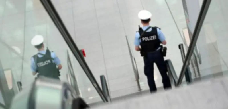 Schwerer Unfall in Dresden: Frau stürzt in defekte Rolltreppe eines Einkaufszentrums