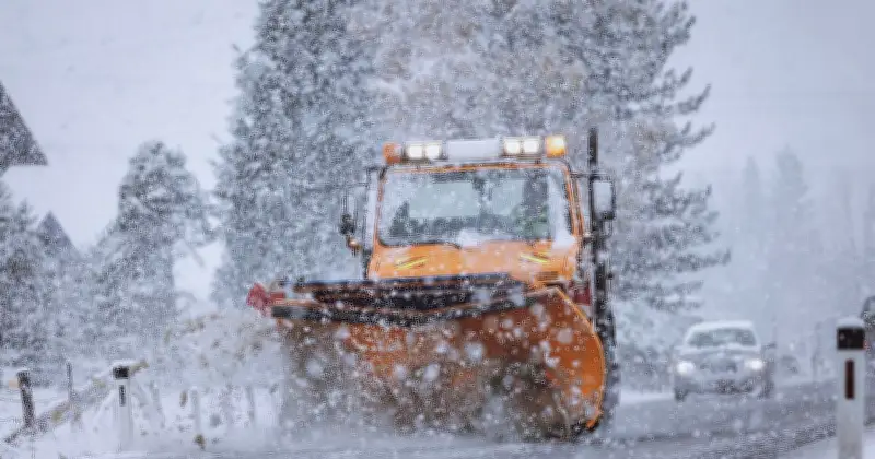 Schwerer Unfall in Tirol: Münchner stürzt ohne Schneeketten 30 Meter ab