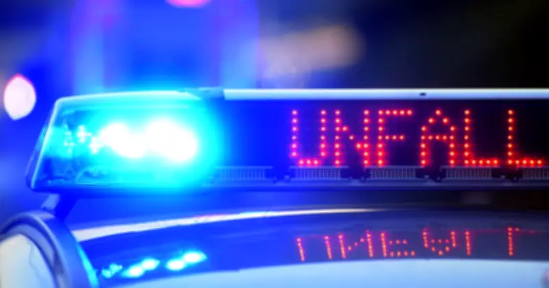 Schwerer Verkehrsunfall bei Grünwald: Mehrere Fahrzeuge kollidiert, Staatsstraße gesperrt