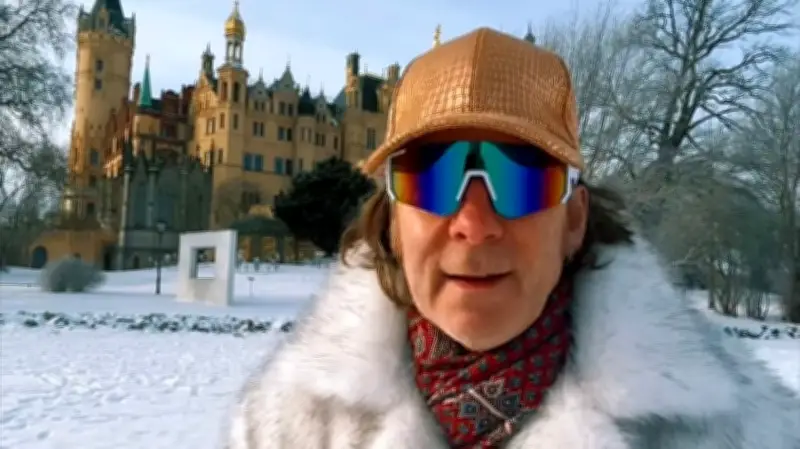 Schwerin als nobler Après-Ski-Hotspot? Schlagersänger inszeniert Stadt humorvoll