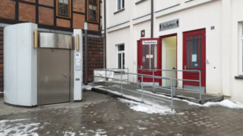 Schwerin führt 50-Cent-Toilettengebühr ein: Euro-Schlüssel für Menschen mit Behinderung bestellt