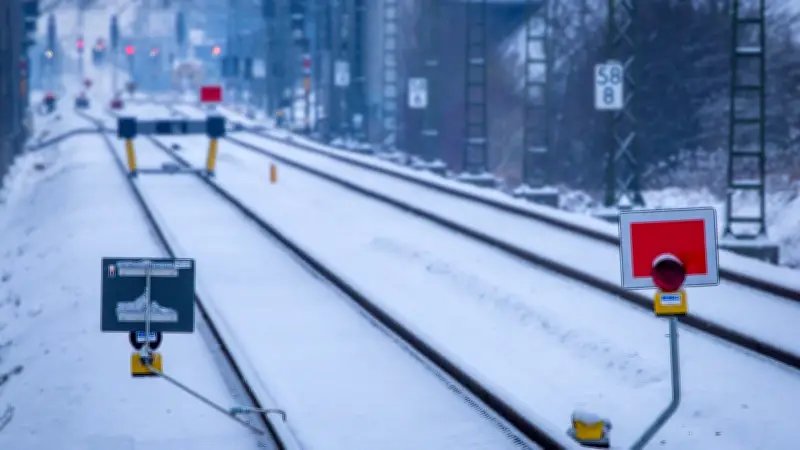 Schwerin fordert konkreten Termin: Bahn verzögert Berlin-Hamburg-Sanierung erneut