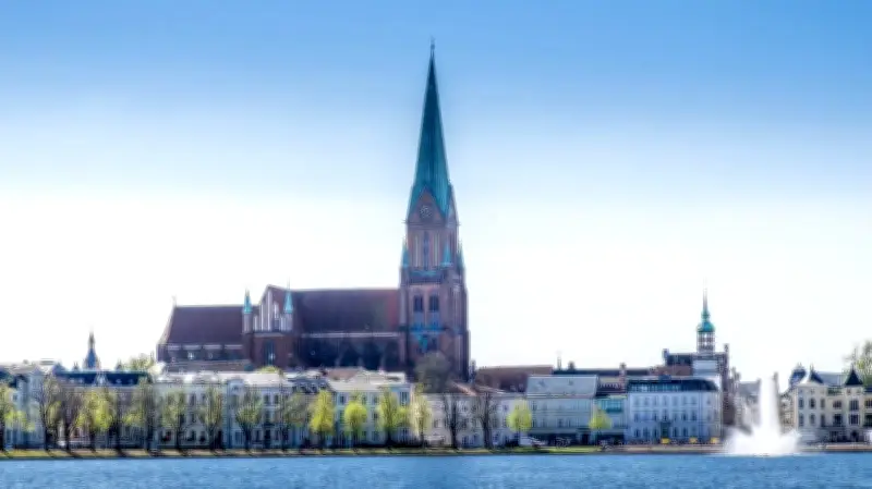 Schweriner Dom: Ein mittelalterlicher Backstein-Wolkenkratzer mit atemberaubendem Blick