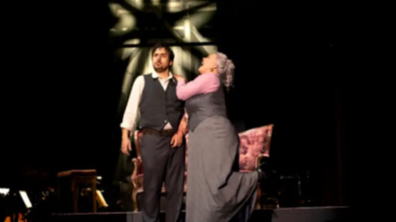 Schweriner Theaterzelt: 'Sweeney Todd' begeistert mit makabrem Musical-Horror