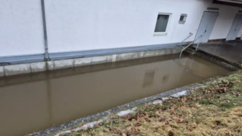 Sechsstündiger Feuerwehreinsatz in Woldegk: Norma-Markt vor Überflutung bewahrt