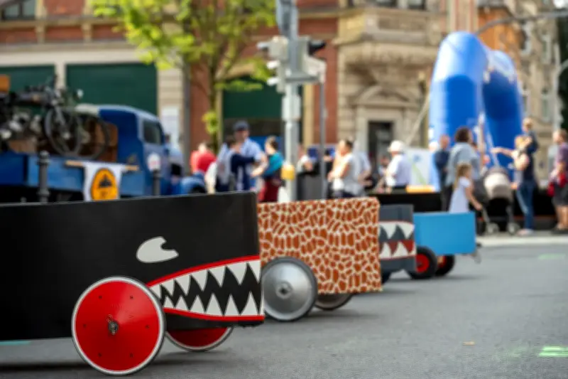 Seifenkisten-Rennen in Brandenburg: Bastelspaß und Wettbewerbe in mehreren Städten