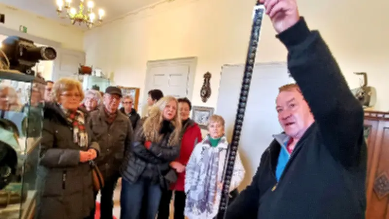 Senioren erkunden Filmgeschichte: Projekt „Route 60+“ besucht Ballenstedter Filmmuseum