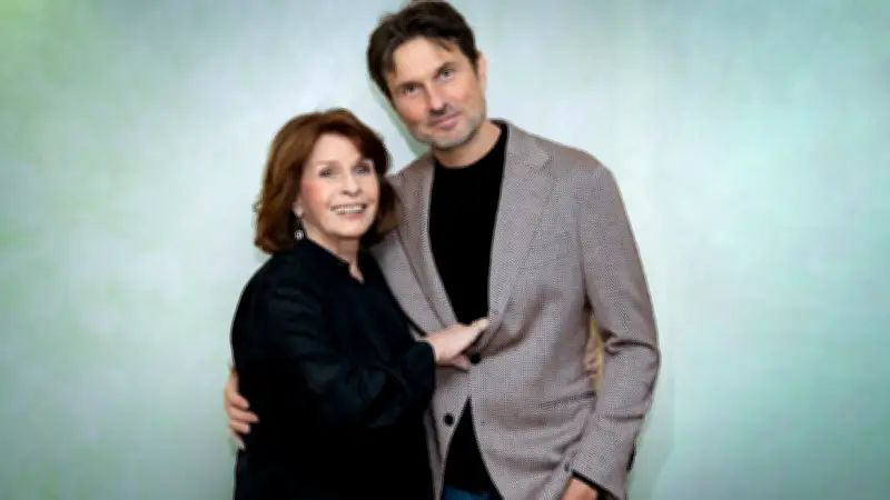 Senta Berger erhält persönliche Kino-Premiere als Geschenk von Sohn Simon Verhoeven