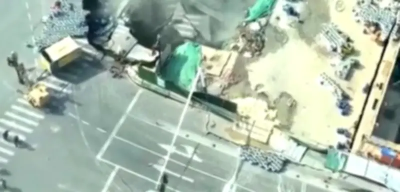 Shanghai: Straße bricht über U-Bahn-Baustelle ein - Tunnel stürzt spektakulär ein