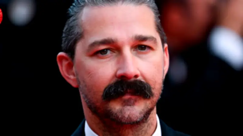 Shia LaBeouf nach Schlägerei bei Mardi Gras in New Orleans wegen Körperverletzung angeklagt